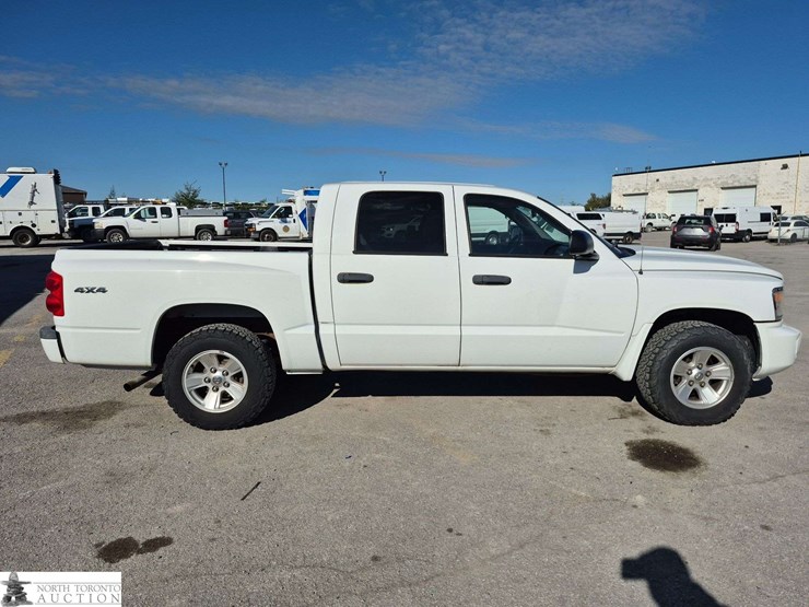 2011-dodge-dakota-image-4
