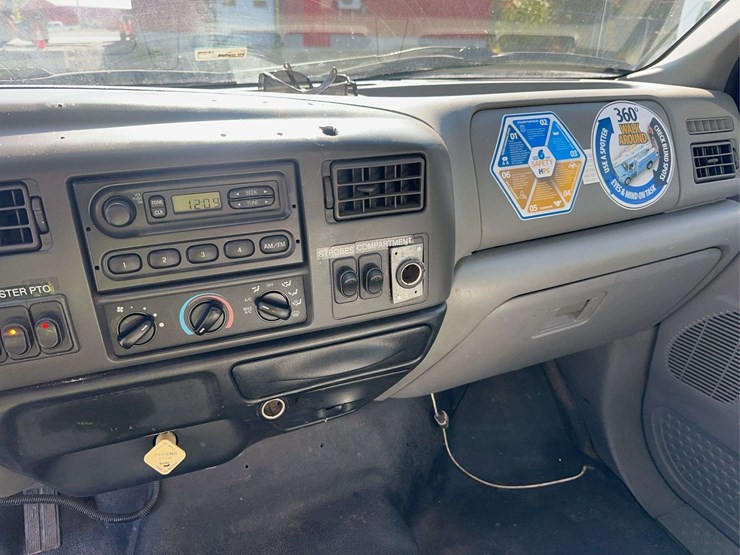 2005-ford-f750-xl-image-22