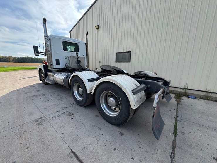 2022-kenworth-t680-image-3