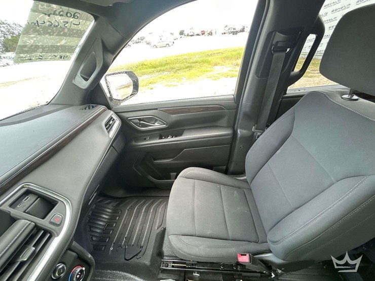 2022-chevrolet-tahoe-image-17