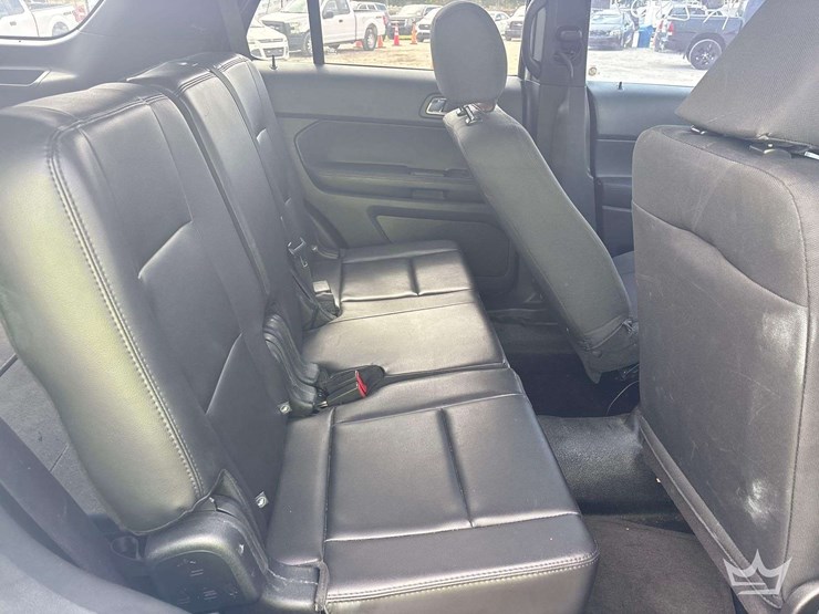 2018-ford-explorer-image-23