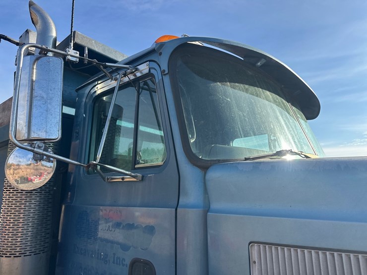 1994-mack-cl713-image-13
