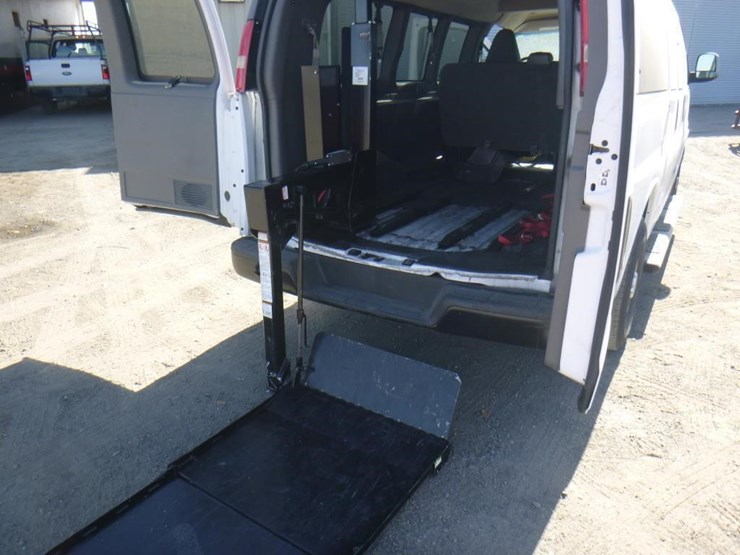 2016-chevrolet-express-2500-image-8