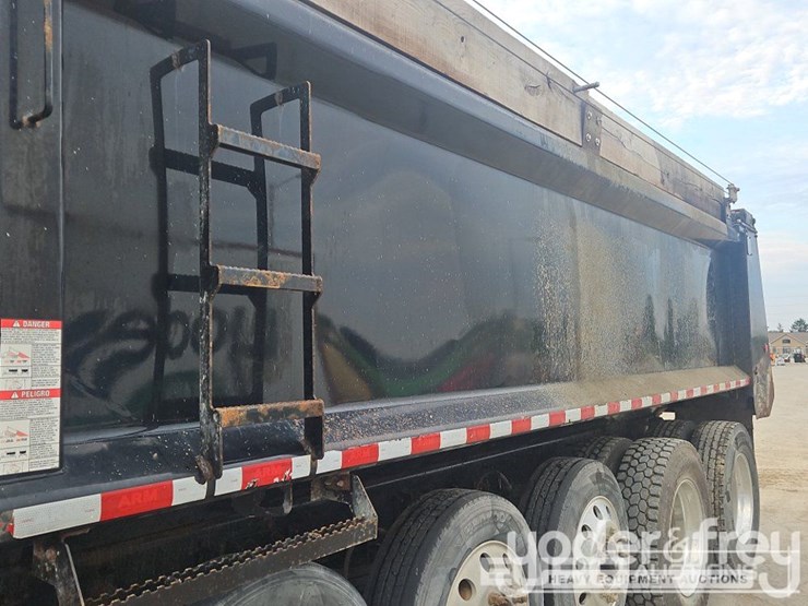 2019-freightliner-122sd-image-38
