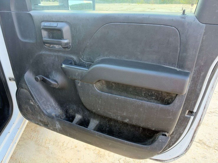 2017-chevrolet-silverado-3500-image-17