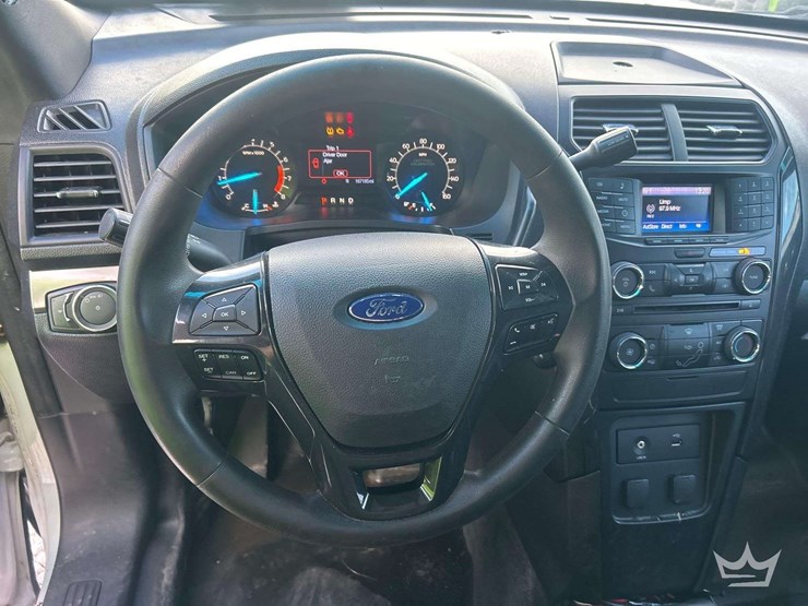 2016-ford-explorer-image-11