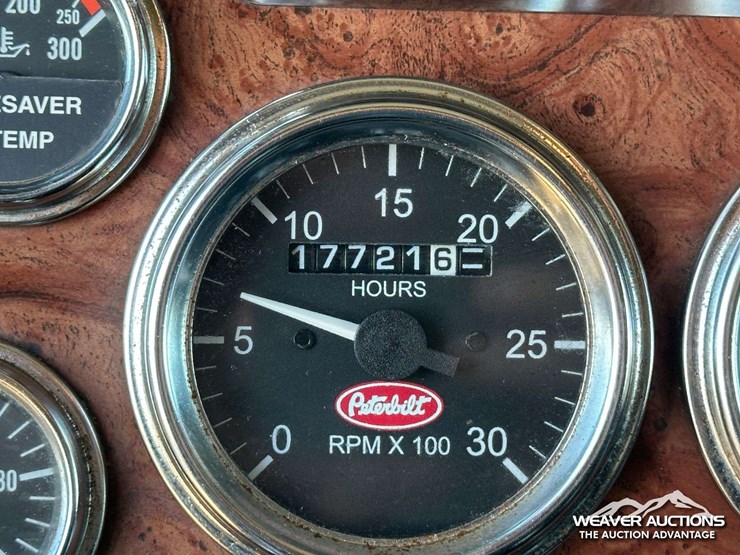 peterbilt-378-image-15