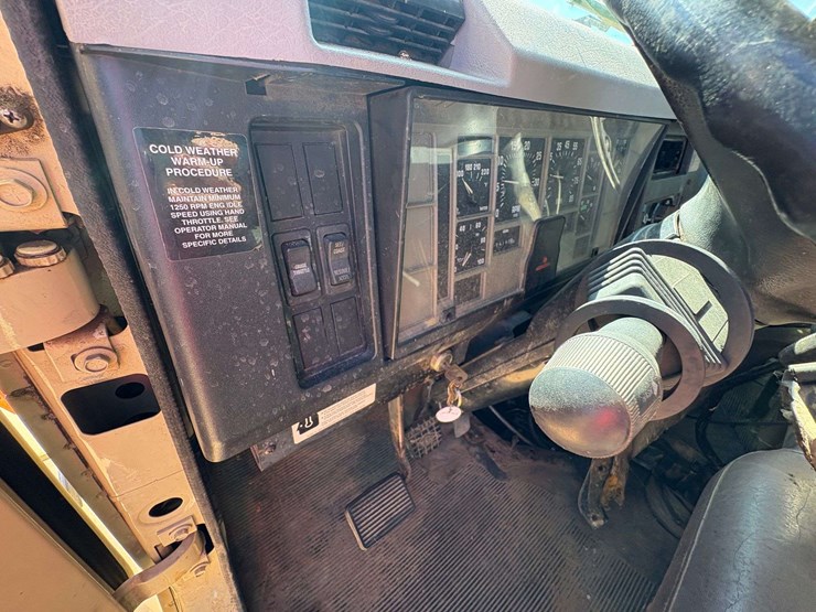 1997-international-4700-image-11