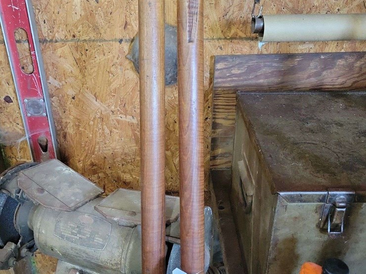 manual-post-hole-digger-with-wooden-handles-image-2