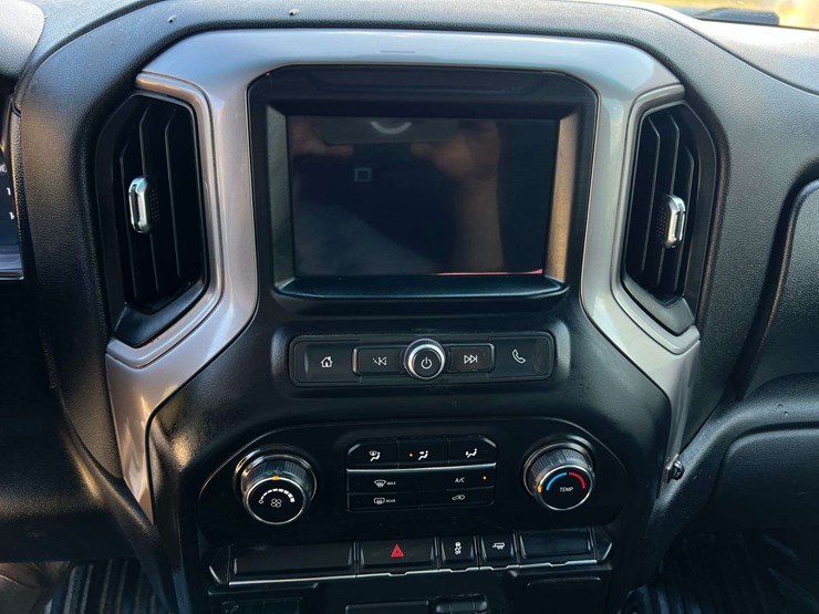 2021-chevrolet-3500hd-image-15