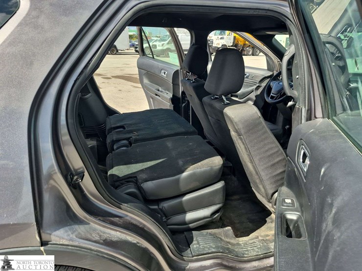 2019-ford-explorer-image-25