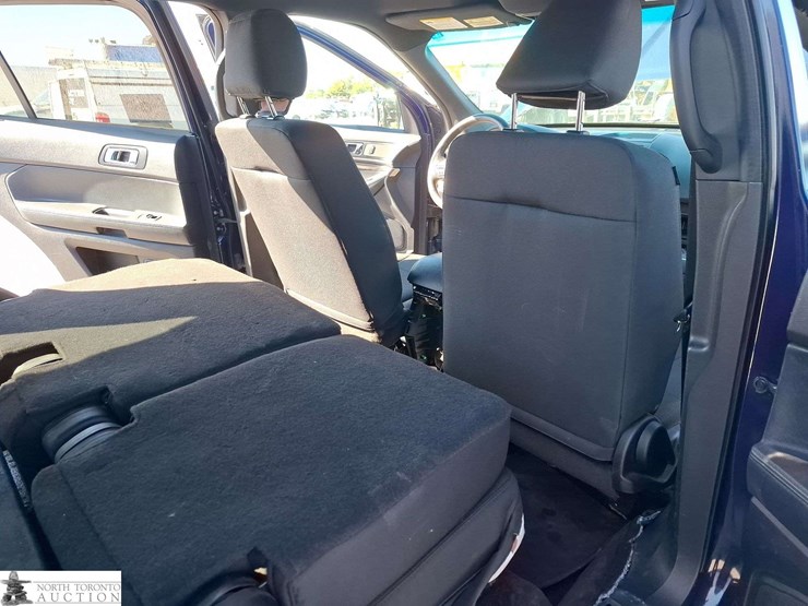 2016-ford-explorer-image-18