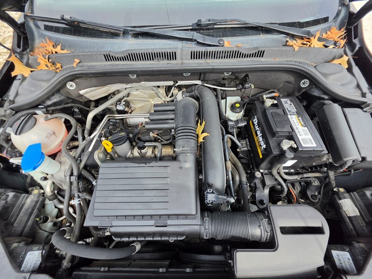 #25322-•-2017-volkswagen-jetta-passenger-car-image-28