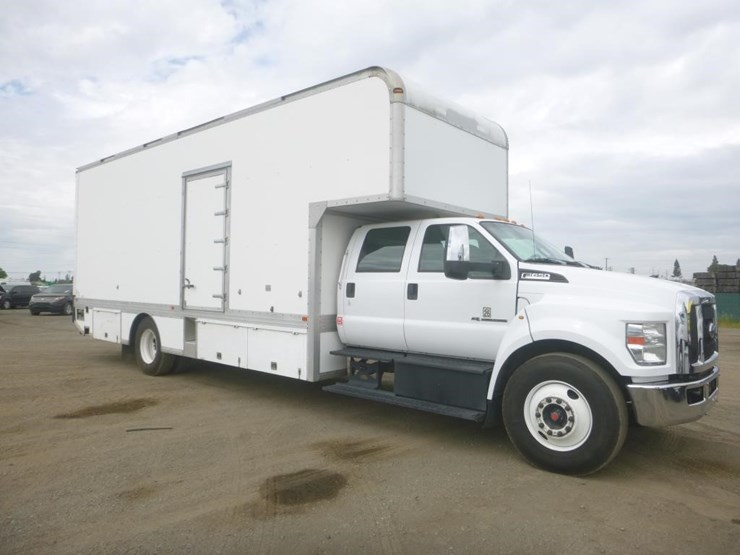 2016-ford-f650-xlt-image-2