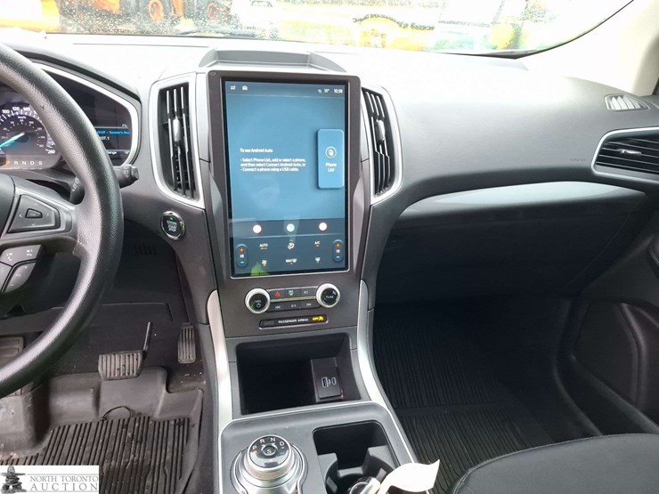 2021-ford-edge-image-11