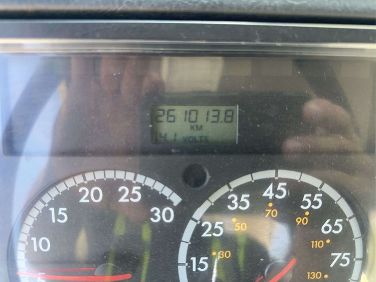 2002-freightliner-fl70-image-27