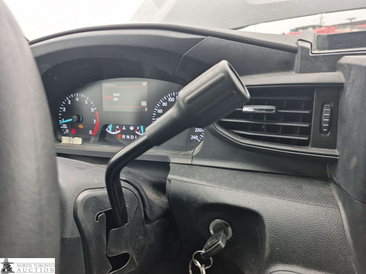 2021-ford-explorer-image-19