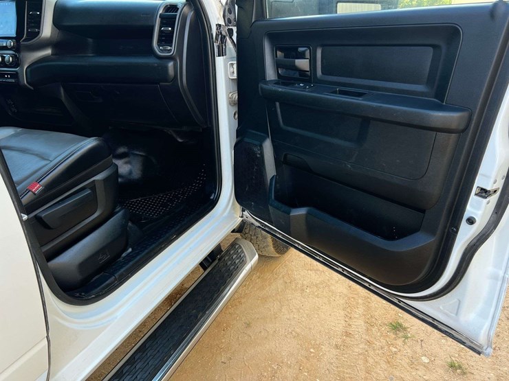 2023-dodge-3500-image-31