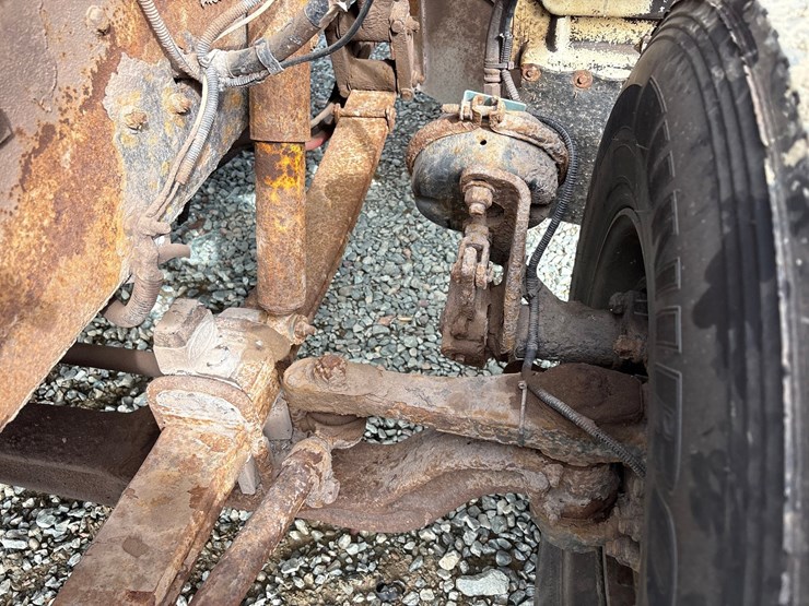 2007-peterbilt-335-image-35