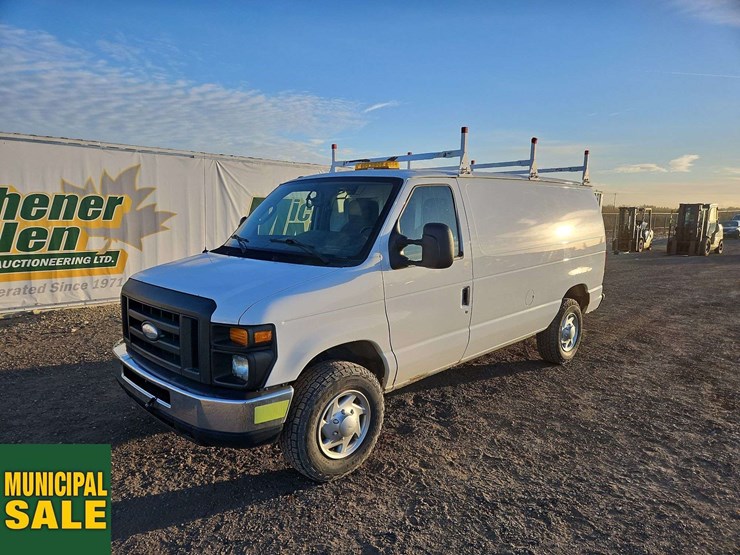 2014-ford-cargo-image-1