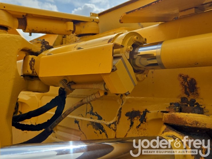 2024-komatsu-d71pxi-24-image-25