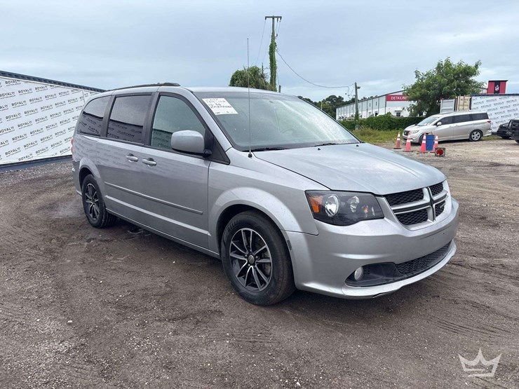 2017-dodge-grand-caravan-image-2