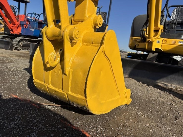komatsu-pc30mr-1-image-10