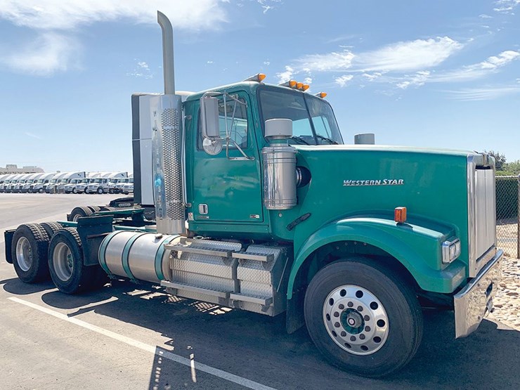 2015-western-star-4900sb-image-1