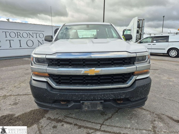 2017-chevrolet-silverado-1500-image-2