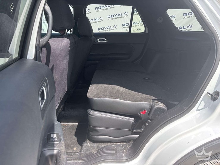 2016-ford-explorer-image-19