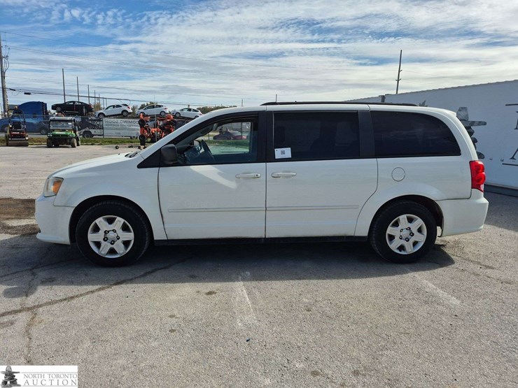 2011-dodge-grand-caravan-se-image-8