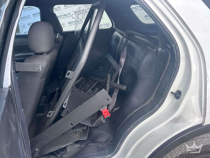 2018-ford-explorer-image-19