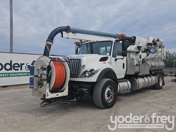 2012-vactor-2100-image-1