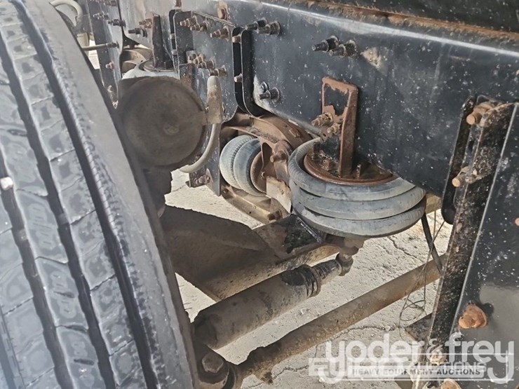 2019-freightliner-122sd-image-37