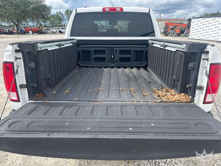 2015-dodge-1500-image-26