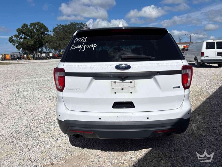 2016-ford-explorer-image-26