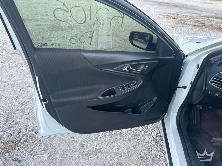 2018-chevrolet-malibu-sedan-image-11