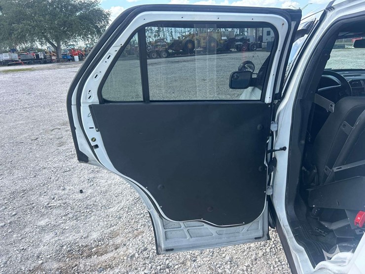 2018-ford-explorer-image-17