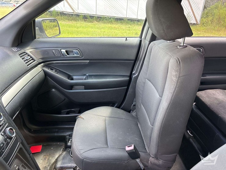 2016-ford-explorer-image-19