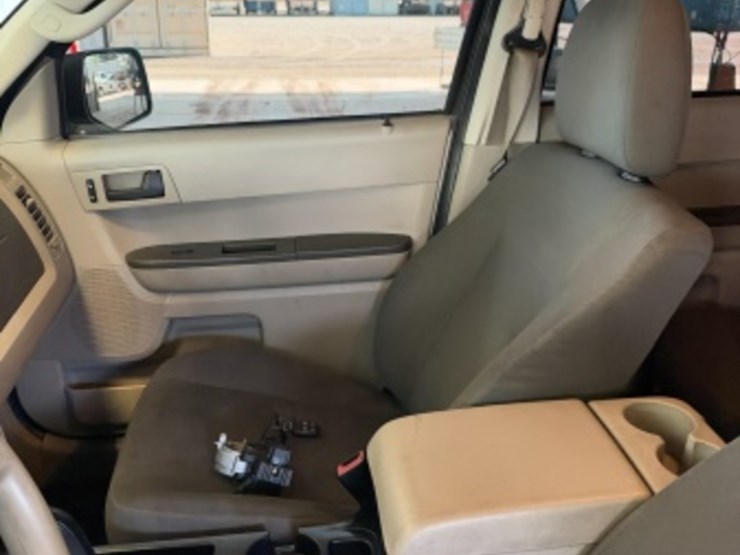 2011-ford-escape-image-25