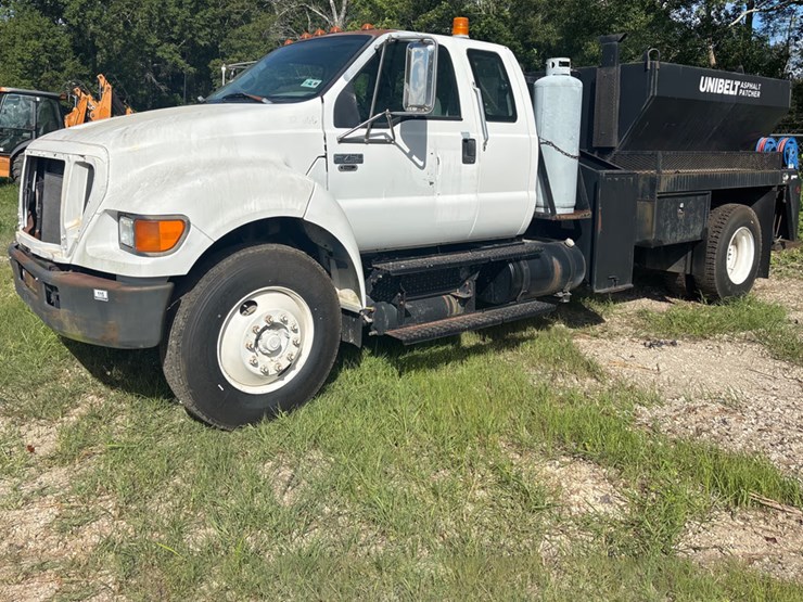 2004-ford-f750-image-1