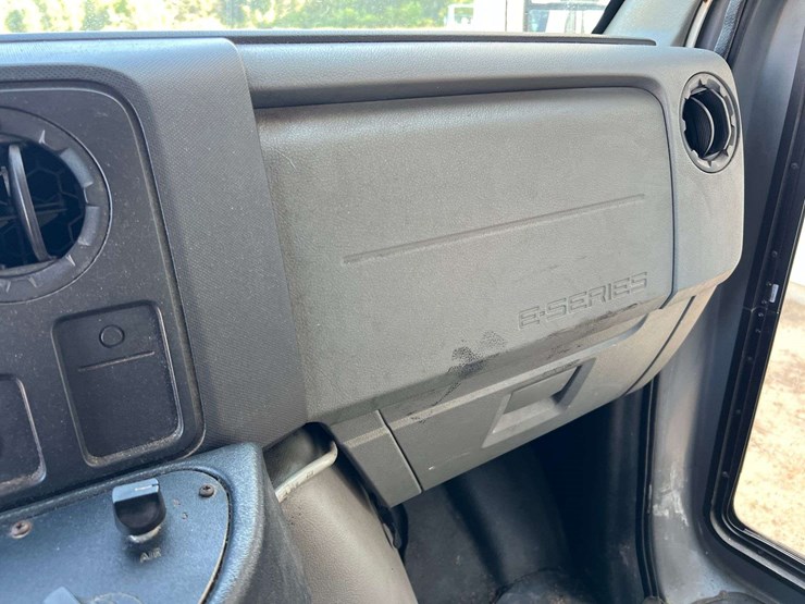2011-ford-e350-image-18