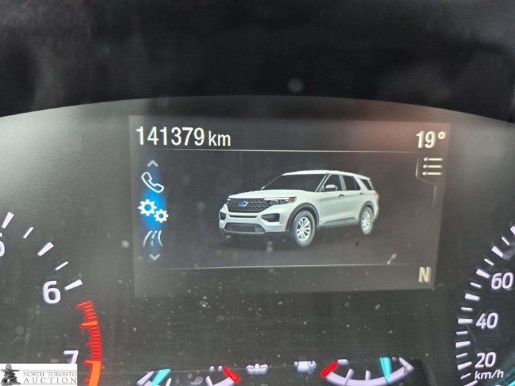 2021-ford-explorer-image-18