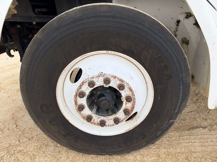 2003-freightliner-fl70-image-20