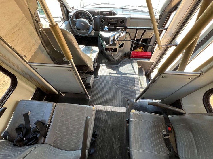 2011-ford-e350-image-36
