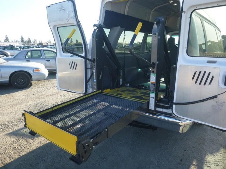 2014-ford-econoline-350-image-8