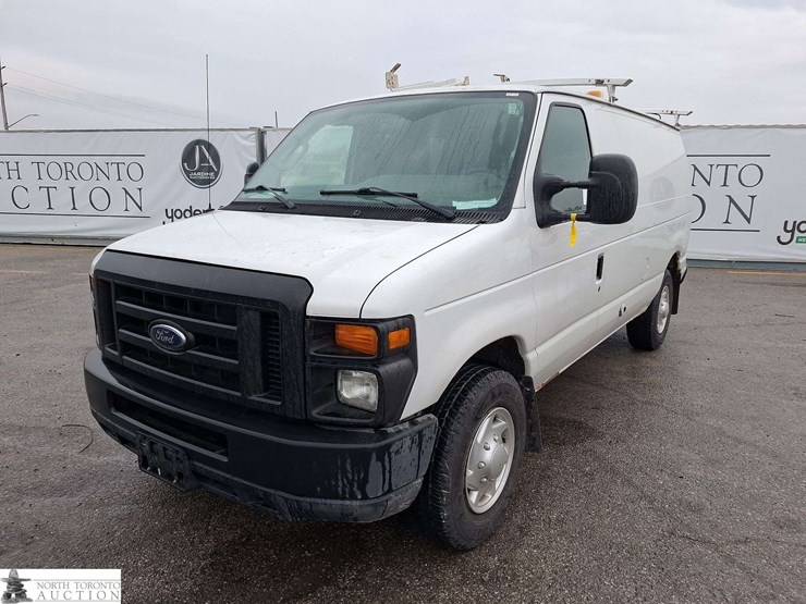 2012-ford-cargo-image-1