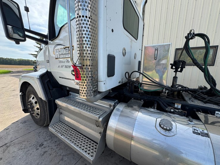 2022-kenworth-t680-image-15