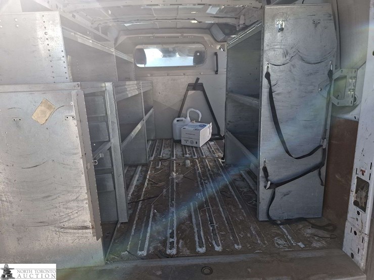 2016-ford-transit-image-16
