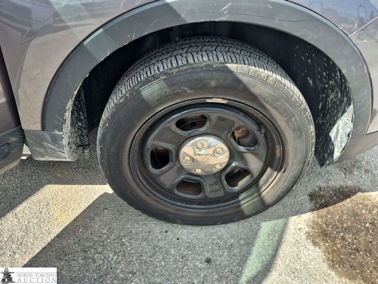 2019-ford-explorer-image-27